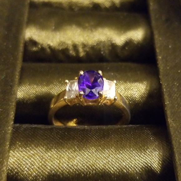 Stunning purple stone ring - Size 9 - Picture 3 of 8